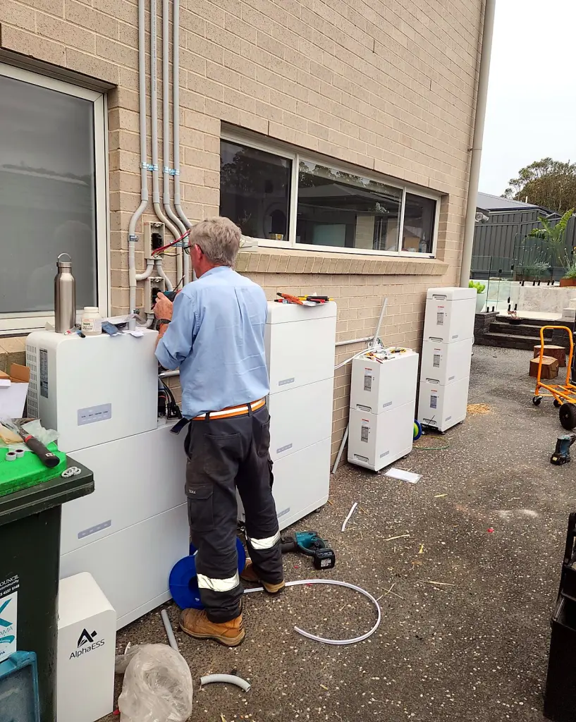 FJ electrician installing an AlphaESS home battery